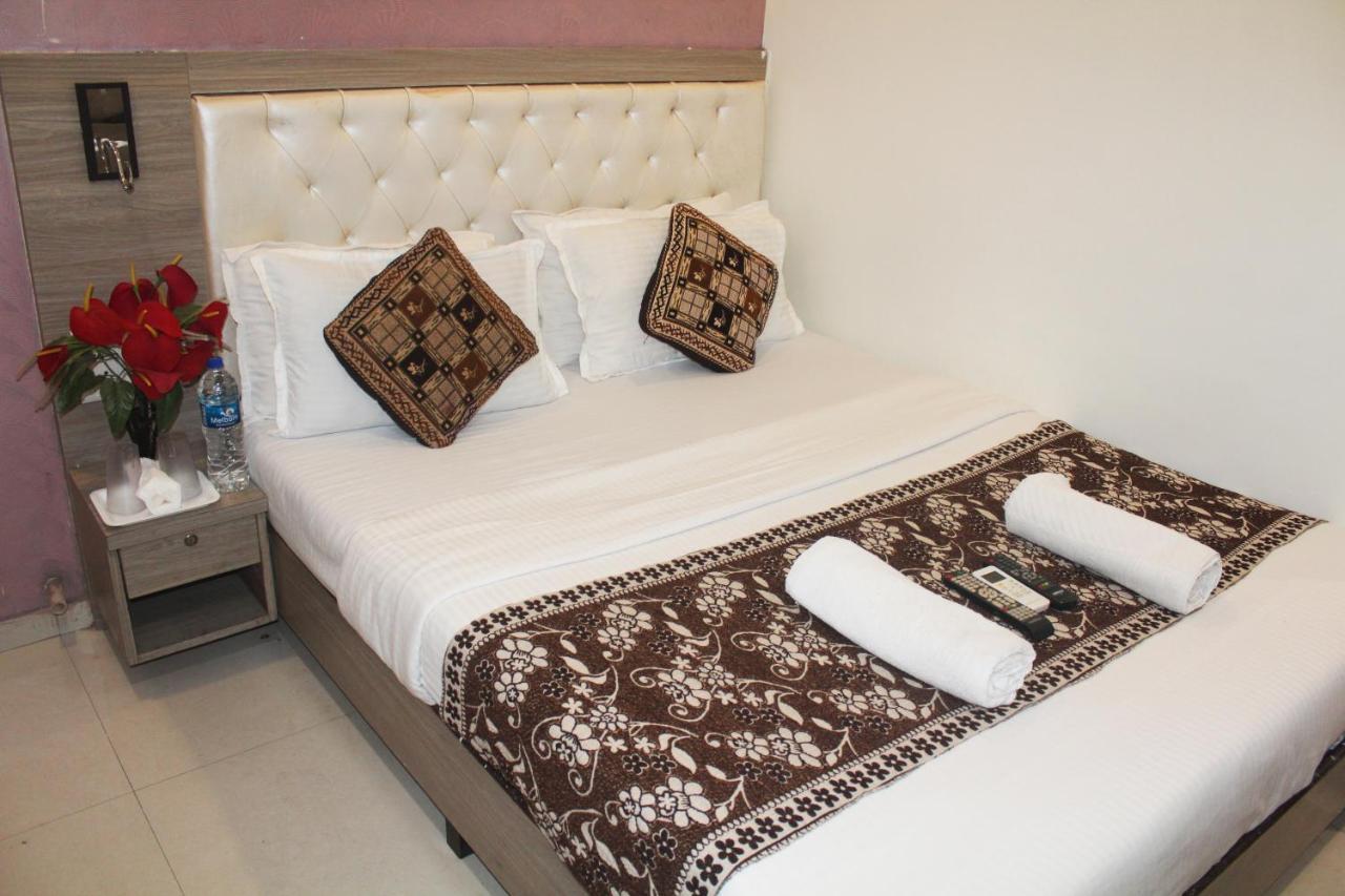 Hotel Time Gold Near Domestics Airport, Mumbai